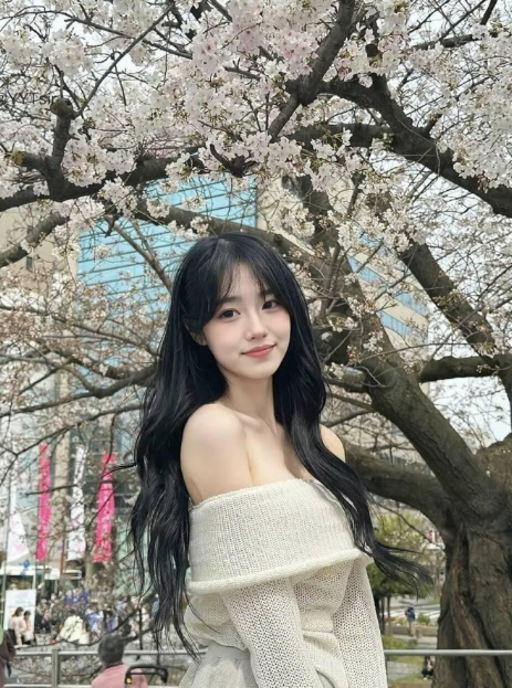 秘语空间 小鲨余《阳光海滩之恋》海滨清新甜美写真套图合集下载