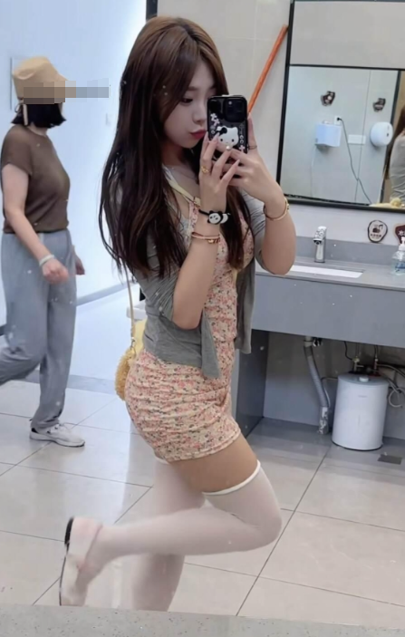 岛遇 抖音 昕昕《洗手间的秘密自拍》对镜甜心娇俏写真图片以及视频资源合集 岛遇 抖音 昕昕《洗手间的秘密自拍》对镜甜心娇俏写真图片以及视频资源合集