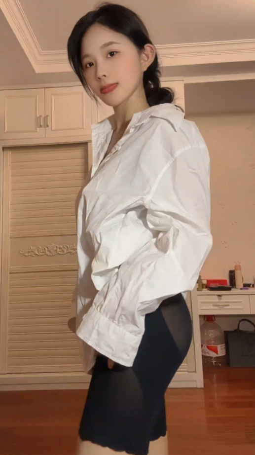 秘语空间 抖音 财神爷的心尖尖《男友衬衫的秘密》居家俏皮诱惑写真套图合集下载 秘语空间 抖音 财神爷的心尖尖《男友衬衫的秘密》居家俏皮诱惑写真套图合集下载