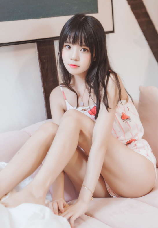 喵写真 桜桃喵《唇边小草莓》私房治愈系甜美写真套图合集下载