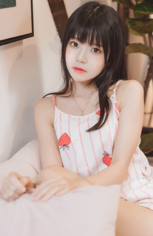 喵写真 桜桃喵《唇边小草莓》私房治愈系甜美写真套图合集下载