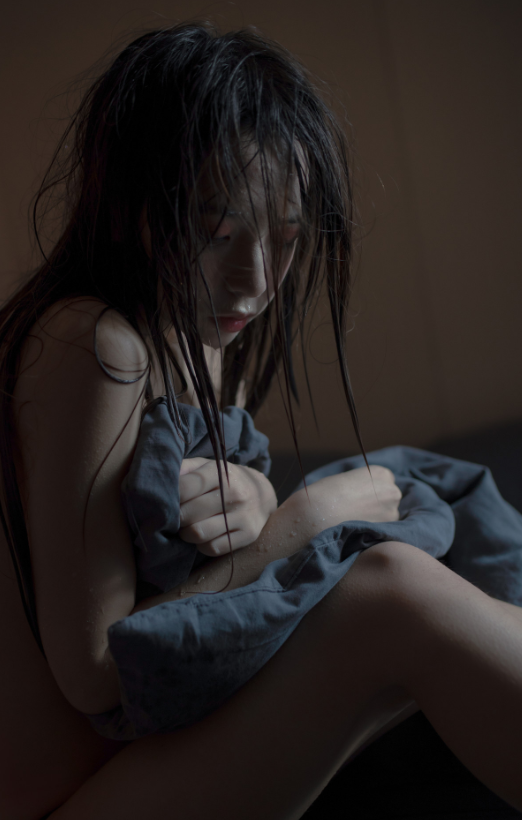 疯猫ss《思绪之浴室》浴后迷情娇嫩写真图片以及视频合集