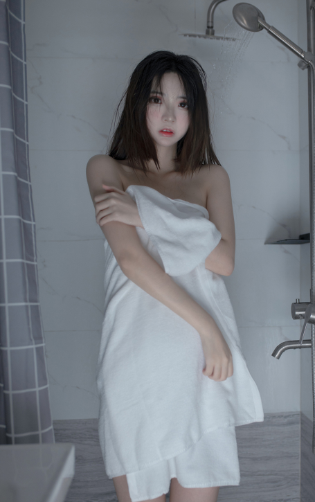 疯猫ss《思绪之浴室》浴后迷情娇嫩写真图片以及视频合集