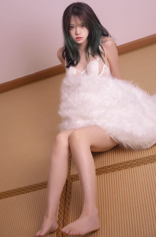 疯猫ss《毛绒毯》和室私语楚楚写真图片以及视频资源合集