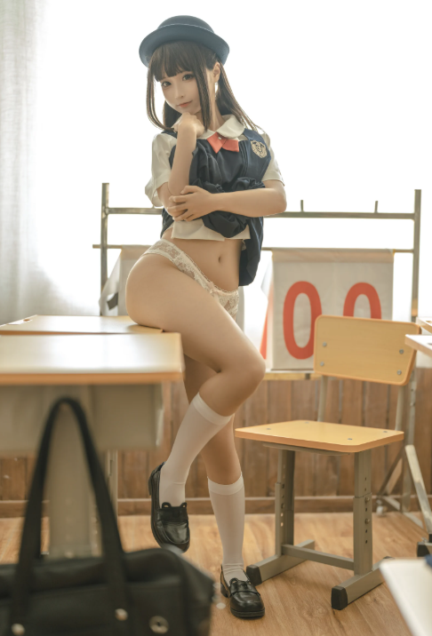 蠢沫沫《小学妹》教室幻想顽皮写真图片以及视频合集