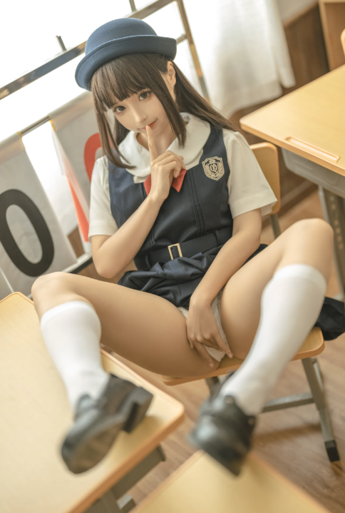 蠢沫沫《小学妹》教室幻想顽皮写真图片以及视频合集