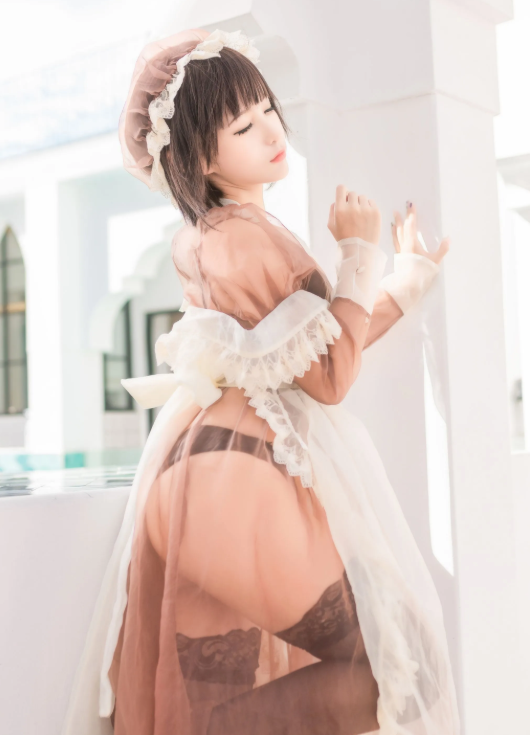 蠢沫沫《真爱版 纱-室外女仆》庭院倩影娇羞写真资源合集下载