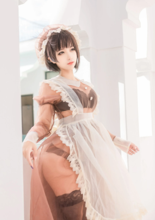 蠢沫沫《真爱版 纱-室外女仆》庭院倩影娇羞写真资源合集下载