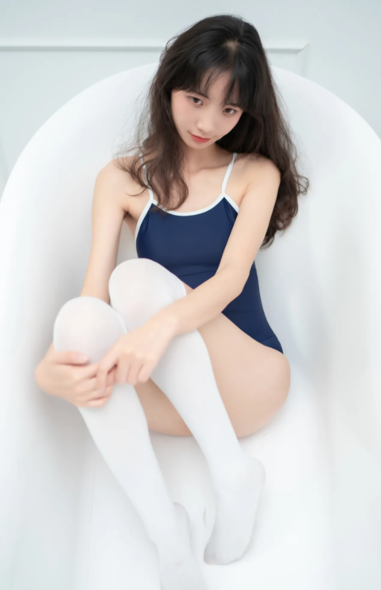 白丝美腿福利 西瓜少女 的 蓝色死库水系列写真资源合集下载