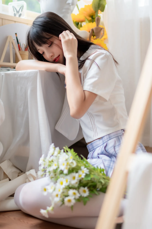 西瓜少女《向阳JK》画室私语文艺写真图包合集下载