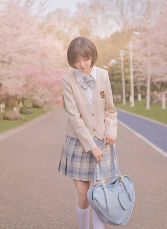 名濑弥七《樱花少女》学院风白丝诱惑写真套图资源合集下载