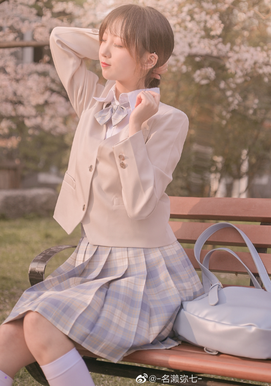 名濑弥七《樱花少女》学院风白丝诱惑写真套图资源合集下载