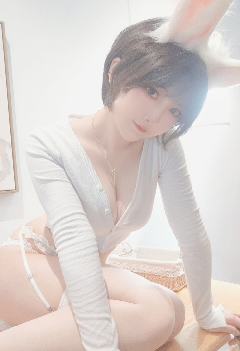 名濑弥七《兔女郎诱惑》白色蕾丝性感写真图片视频合集下载 名濑弥七《兔女郎诱惑》白色蕾丝性感写真图片视频合集下载