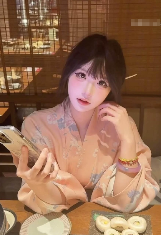 岛遇 抖音 屋顶吐司边《夜幕下的魅惑》性感丝袜写真图片视频合集下载