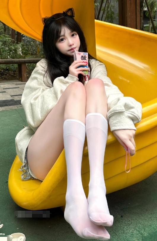 岛遇 抖音 易辞《夏日海滩》粉色比基尼诱惑写真图片视频合集下载