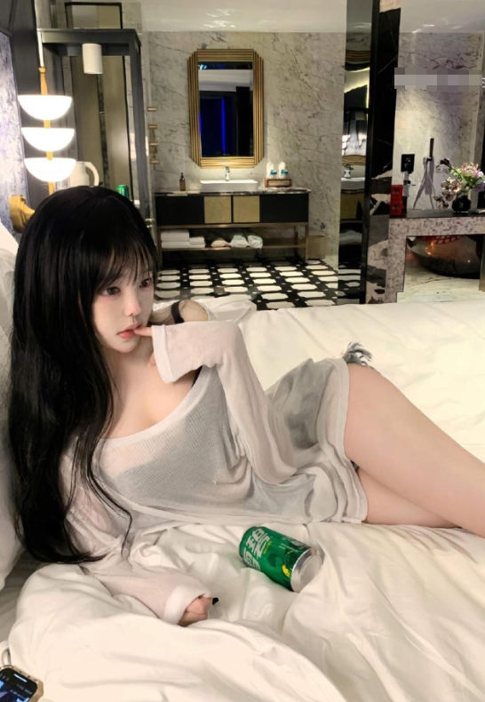 岛遇 抖音 易辞《夏日海滩》粉色比基尼诱惑写真图片视频合集下载