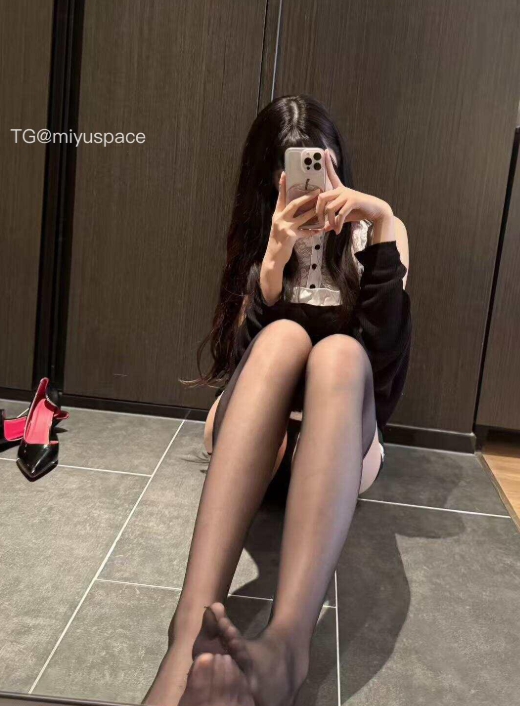 岛遇 抖音 神明同同《神秘女仆》及黑丝吊带袜诱惑写真图片视频合集下载