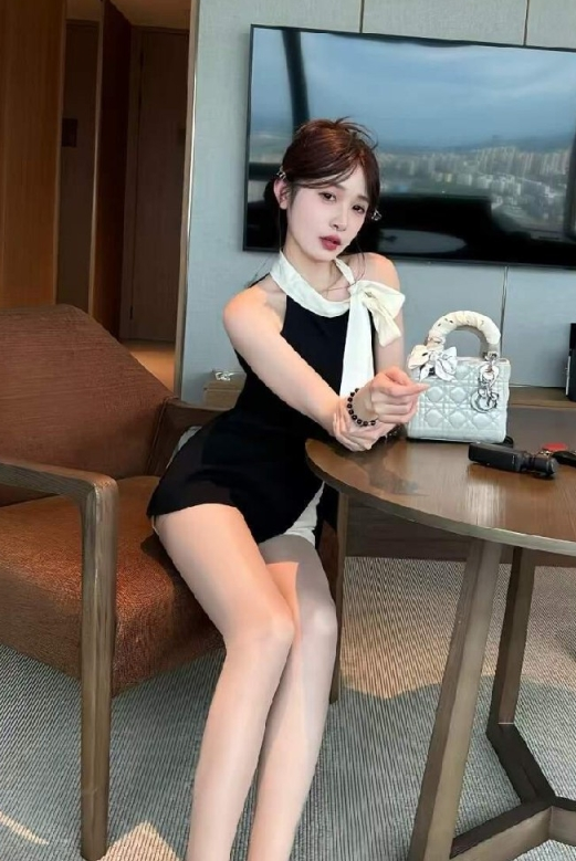 岛遇 抖音 管管我啦《午后之约》名媛风性感写真图片视频合集下载