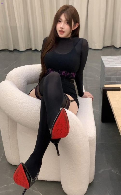 岛遇 抖音 肉肉《职场魅惑》性感丝袜诱惑写真图片视频合集下载