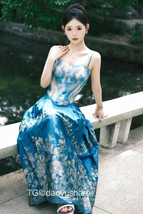 岛遇 抖音 草莓熊啵啵《酒窖迷情》知性丽人魅惑写真图片视频合集 岛遇 抖音 草莓熊啵啵《酒窖迷情》知性丽人魅惑写真图片视频合集