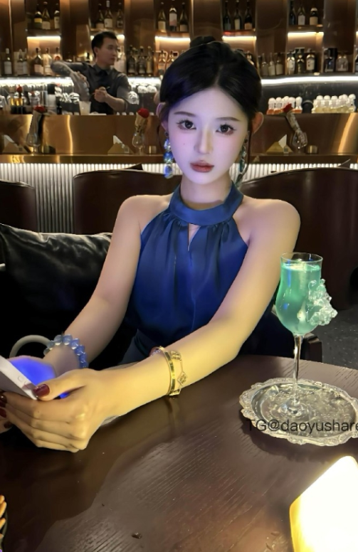 岛遇 抖音 草莓熊啵啵《酒窖迷情》知性丽人魅惑写真图片视频合集 岛遇 抖音 草莓熊啵啵《酒窖迷情》知性丽人魅惑写真图片视频合集