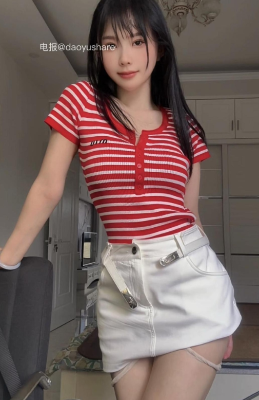 秘语空间 抖音 财神爷的心尖尖《学院风辣妹》居家纯欲写真图片视频合集下载 秘语空间 抖音 财神爷的心尖尖《学院风辣妹》居家纯欲写真图片视频合集下载